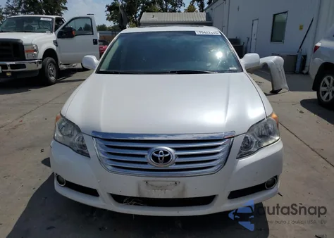 2010 Toyota Avalon Xl z USA, uszkodzony, nr VIN 4T1BK3DB2AU359260
